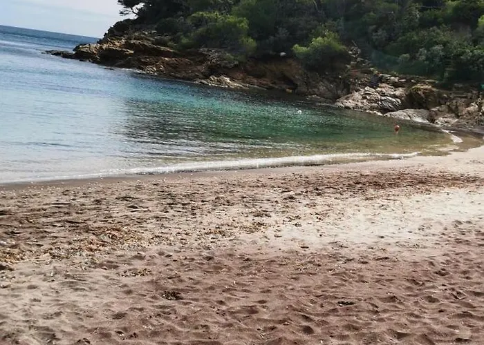 Belazur Entre Et Port Bandol